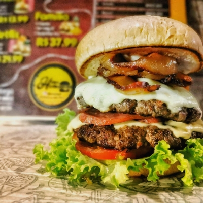 Monster Burguer pão, 2 hamburgueres artesanais 180g, dobro de q...